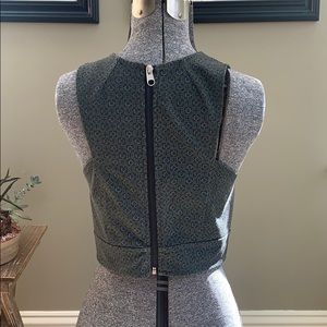 Urban outfitters M zippered crop top